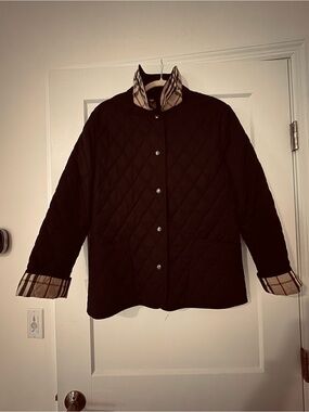 Burberry quilted jacket in Women's size M in Great Condition
